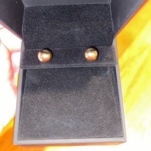 NEVER WORN Kay Jewlers Gold Studs